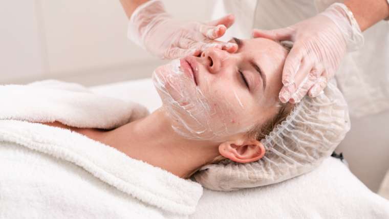 Best Acne Treatment Solutions for Teen and Adult Acne Breakouts