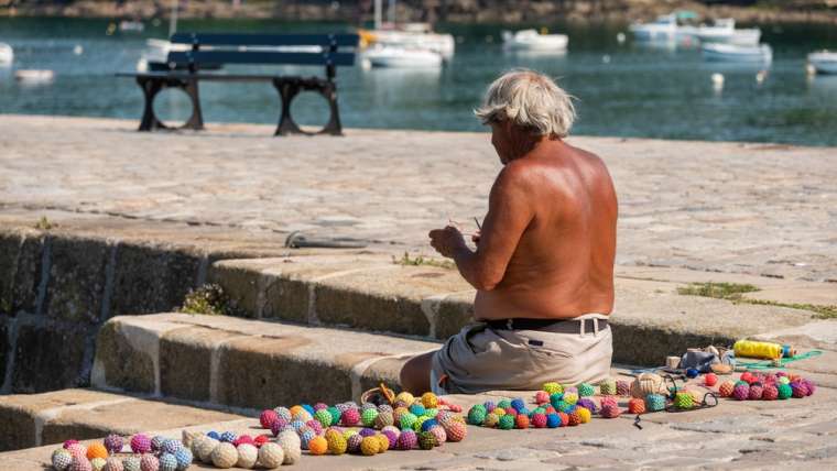 Does Lifetime Sun Exposure Actually Matter More Than Individual Bad Sunburns?